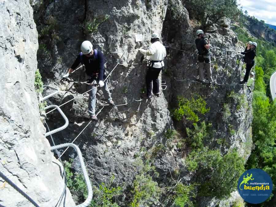 Vías ferratas: historia, las más espectaculares y aventura con Multiaventura Buendía